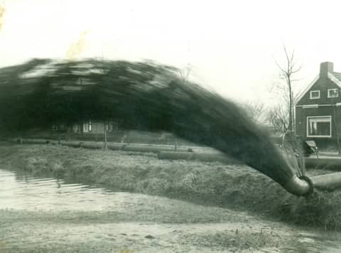 Demping Kanaal B, Emmer-Erfscheidenveen. Ca. 1959.