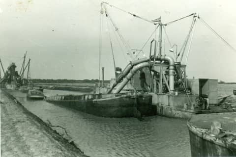 Baggerwerkzaamheden Kanaal B, Emmer-Compascuum ca. 1958.