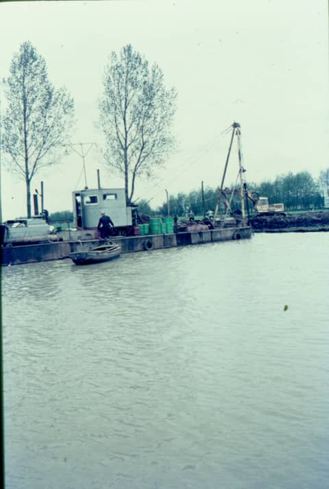 Cutterzuiger aan het werk in de Bremerhaven. Ca. 1971.