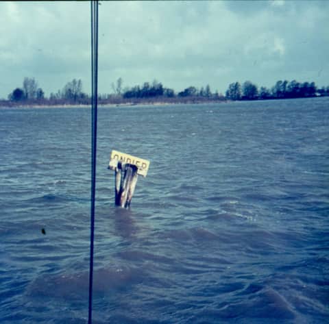 Eilanden opspuiten op het Paterswoldsemeer. Periode 1960-1970.