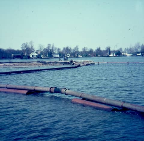Eilanden opspuiten op het Paterswoldsemeer. Periode 1960-1970.